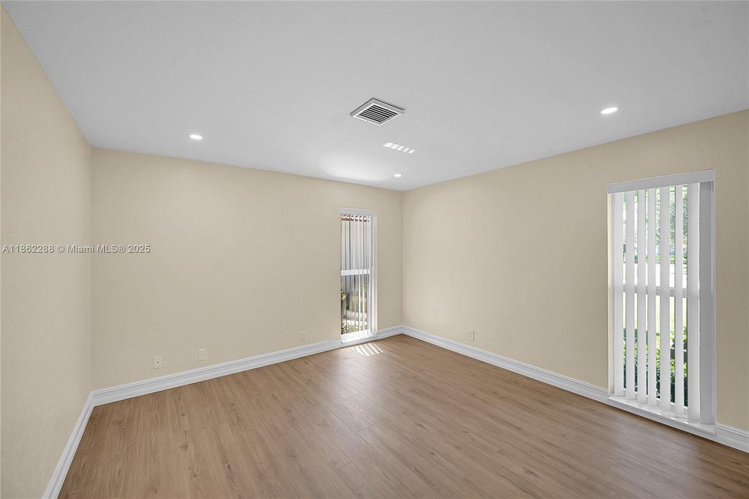 待售: $999,000 (4 贝兹, 3 浴室, 2557 平方英尺)