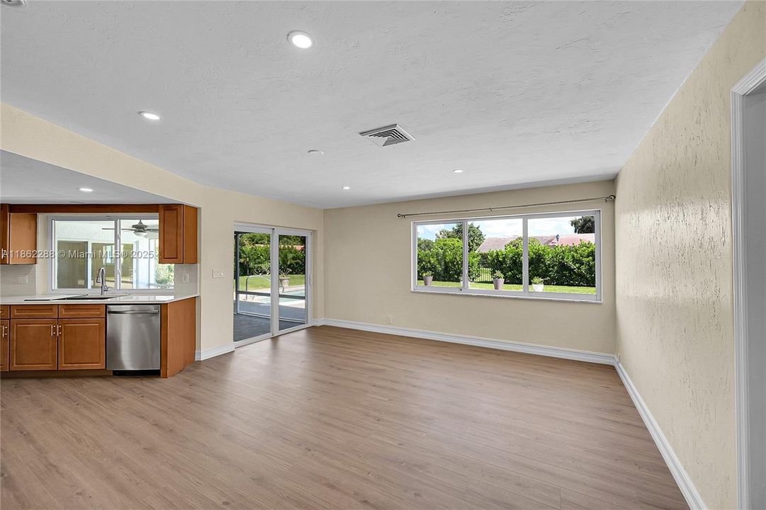 待售: $999,000 (4 贝兹, 3 浴室, 2557 平方英尺)