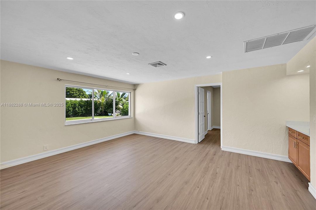 待售: $999,000 (4 贝兹, 3 浴室, 2557 平方英尺)