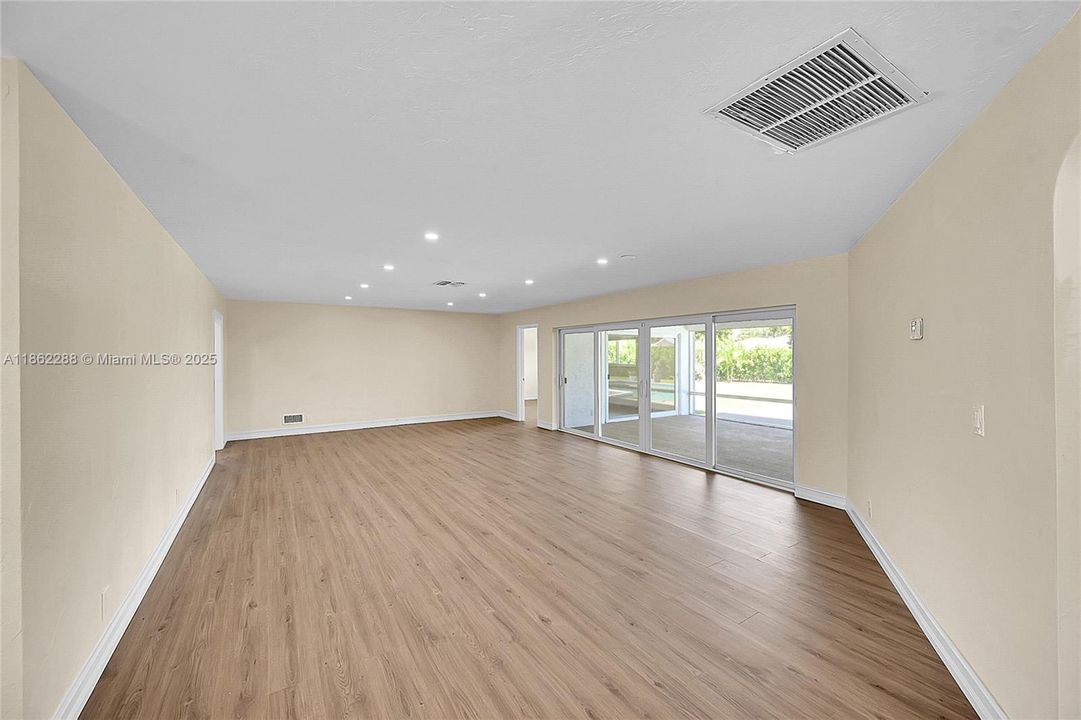 待售: $999,000 (4 贝兹, 3 浴室, 2557 平方英尺)