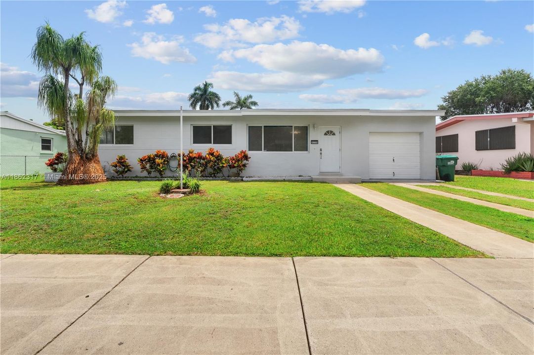 Под контрактом: $518,000 (3 спален, 1 ванн, 1185 Квадратных фут)