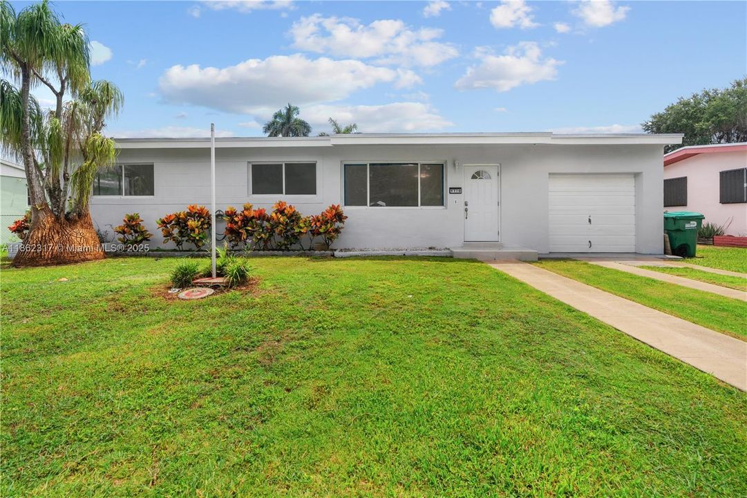 Под контрактом: $518,000 (3 спален, 1 ванн, 1185 Квадратных фут)