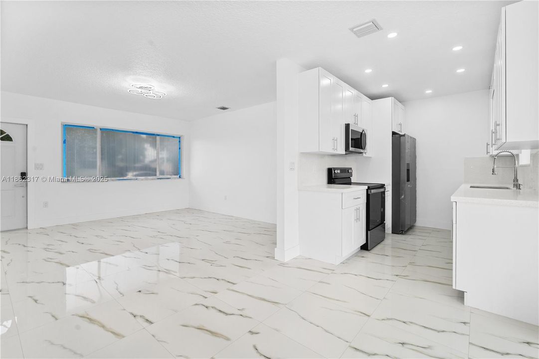 Под контрактом: $518,000 (3 спален, 1 ванн, 1185 Квадратных фут)