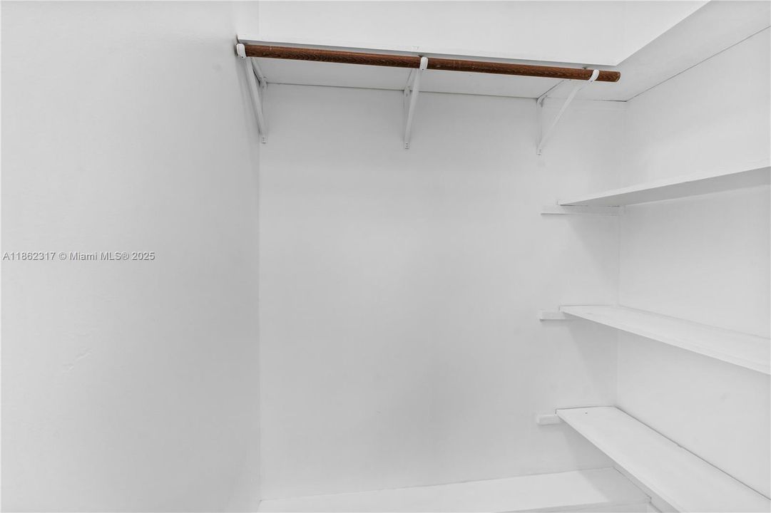 Под контрактом: $518,000 (3 спален, 1 ванн, 1185 Квадратных фут)