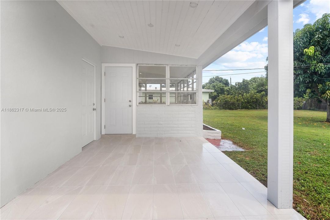 Под контрактом: $518,000 (3 спален, 1 ванн, 1185 Квадратных фут)