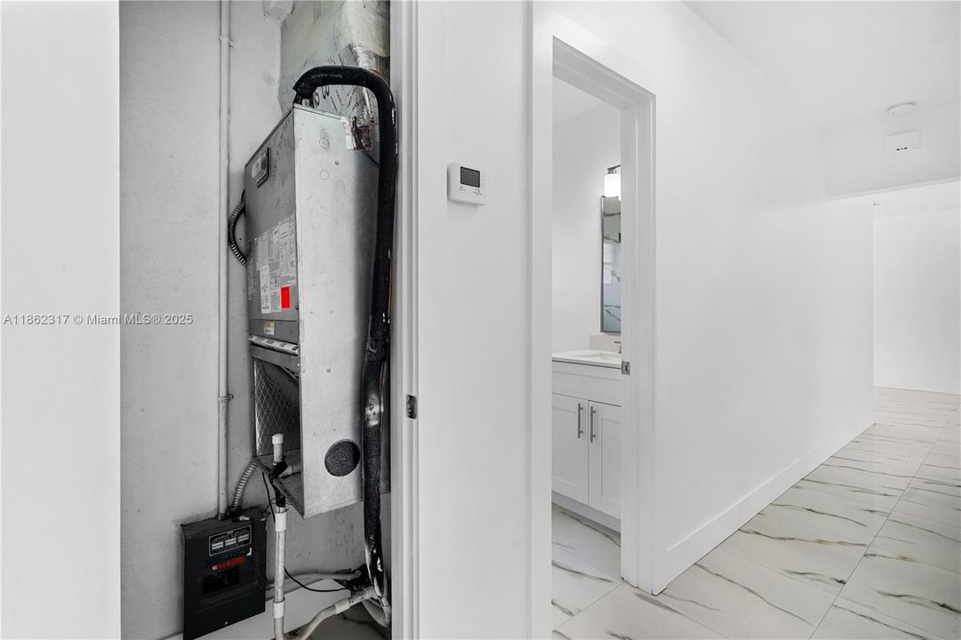 Под контрактом: $518,000 (3 спален, 1 ванн, 1185 Квадратных фут)