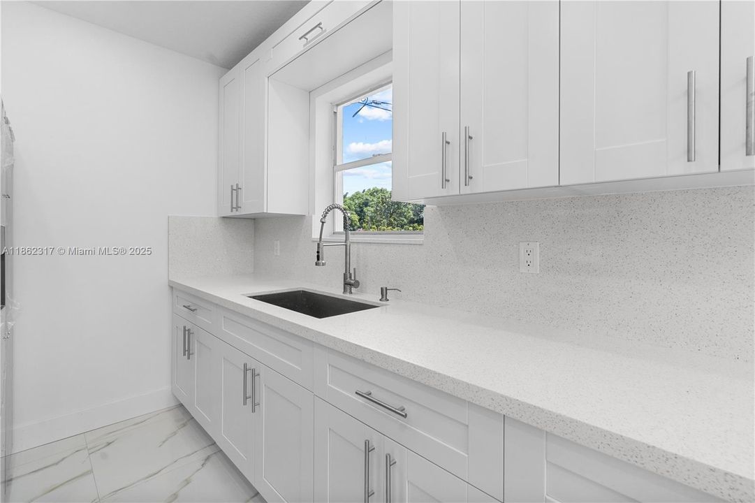 Под контрактом: $518,000 (3 спален, 1 ванн, 1185 Квадратных фут)