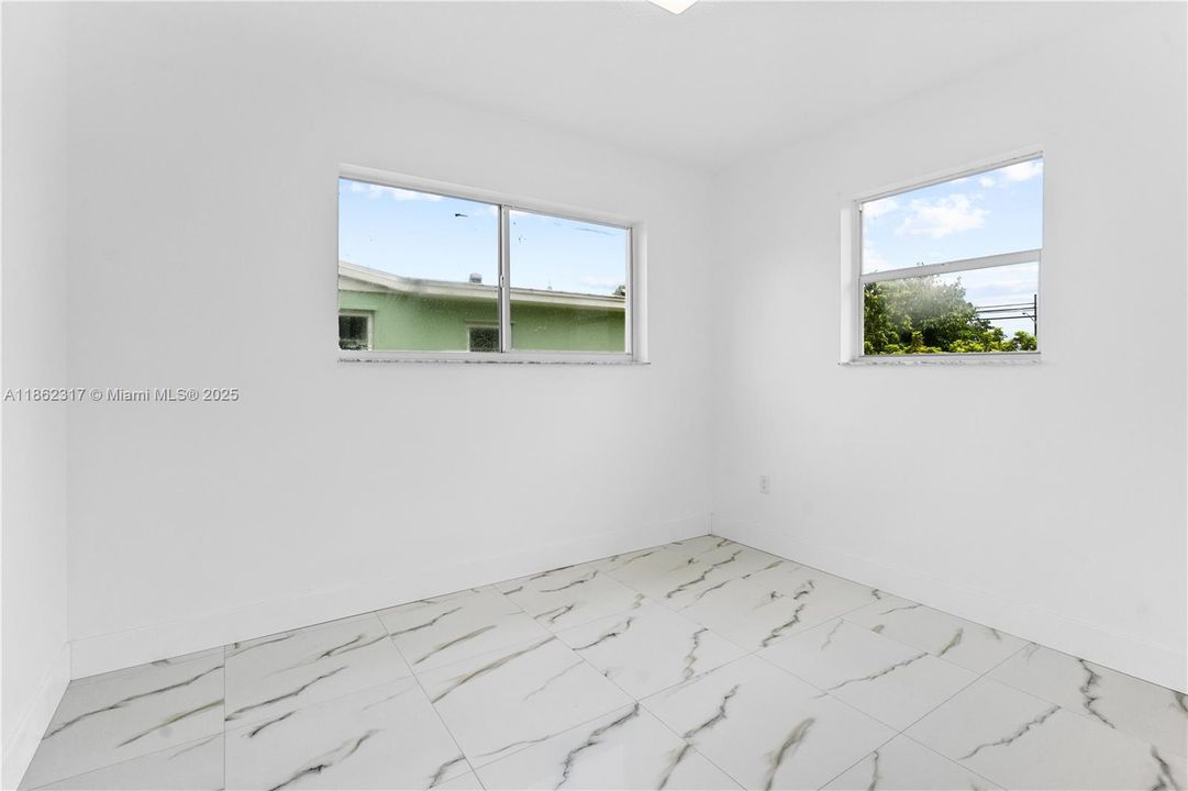 Под контрактом: $518,000 (3 спален, 1 ванн, 1185 Квадратных фут)