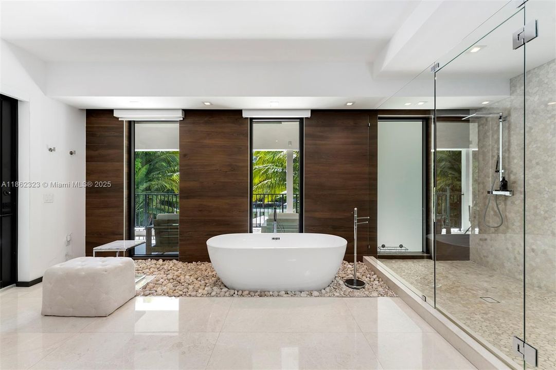 В аренду: $55,000 (8 спален, 8 ванн, 6459 Квадратных фут)