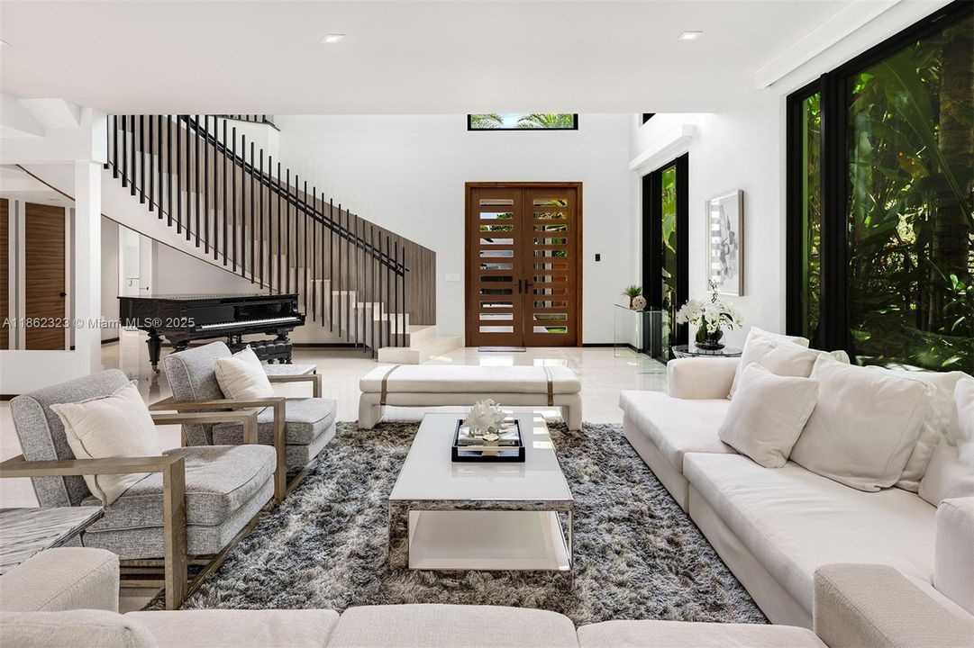 В аренду: $55,000 (8 спален, 8 ванн, 6459 Квадратных фут)