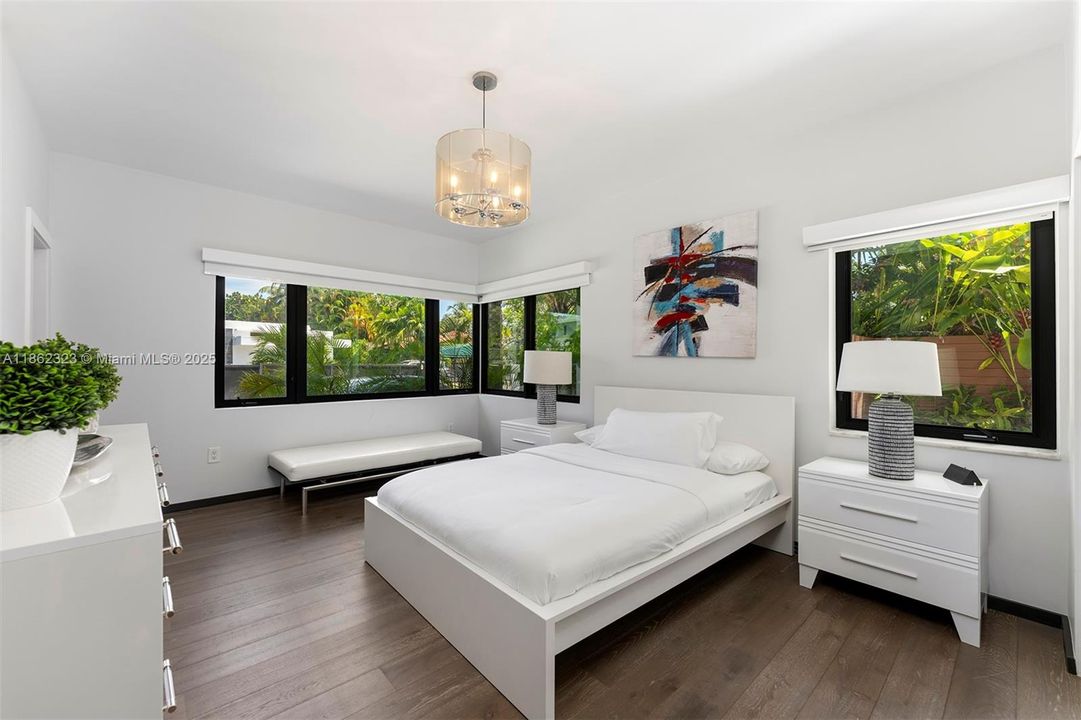 В аренду: $55,000 (8 спален, 8 ванн, 6459 Квадратных фут)