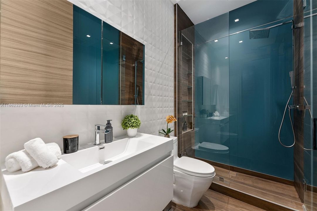 В аренду: $55,000 (8 спален, 8 ванн, 6459 Квадратных фут)