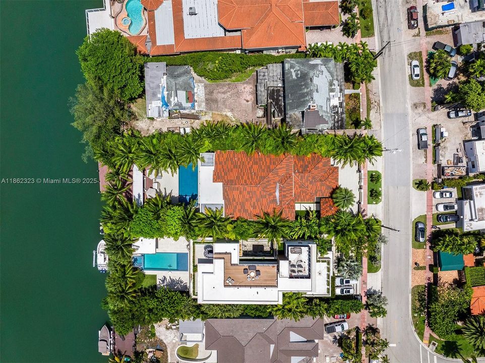 В аренду: $55,000 (8 спален, 8 ванн, 6459 Квадратных фут)