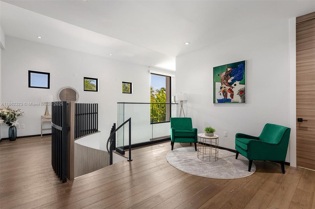 В аренду: $55,000 (8 спален, 8 ванн, 6459 Квадратных фут)