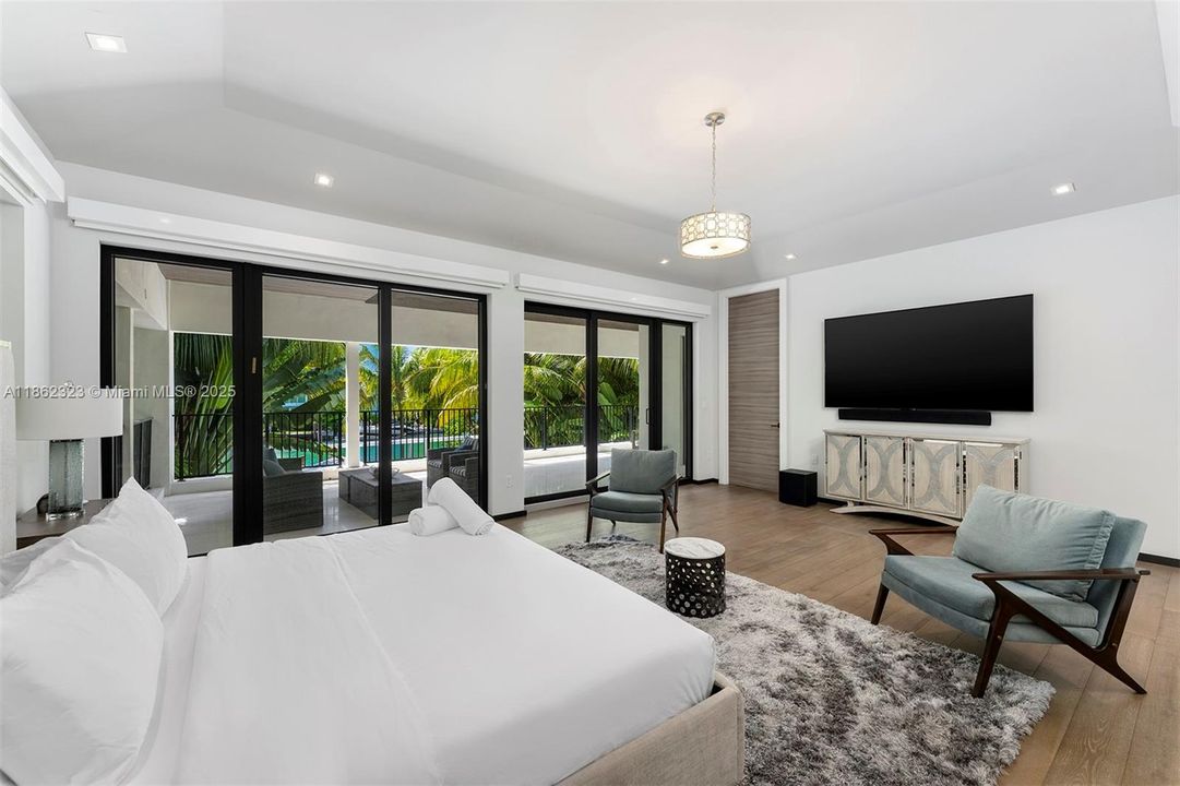 В аренду: $55,000 (8 спален, 8 ванн, 6459 Квадратных фут)