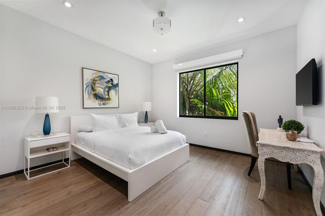 В аренду: $55,000 (8 спален, 8 ванн, 6459 Квадратных фут)