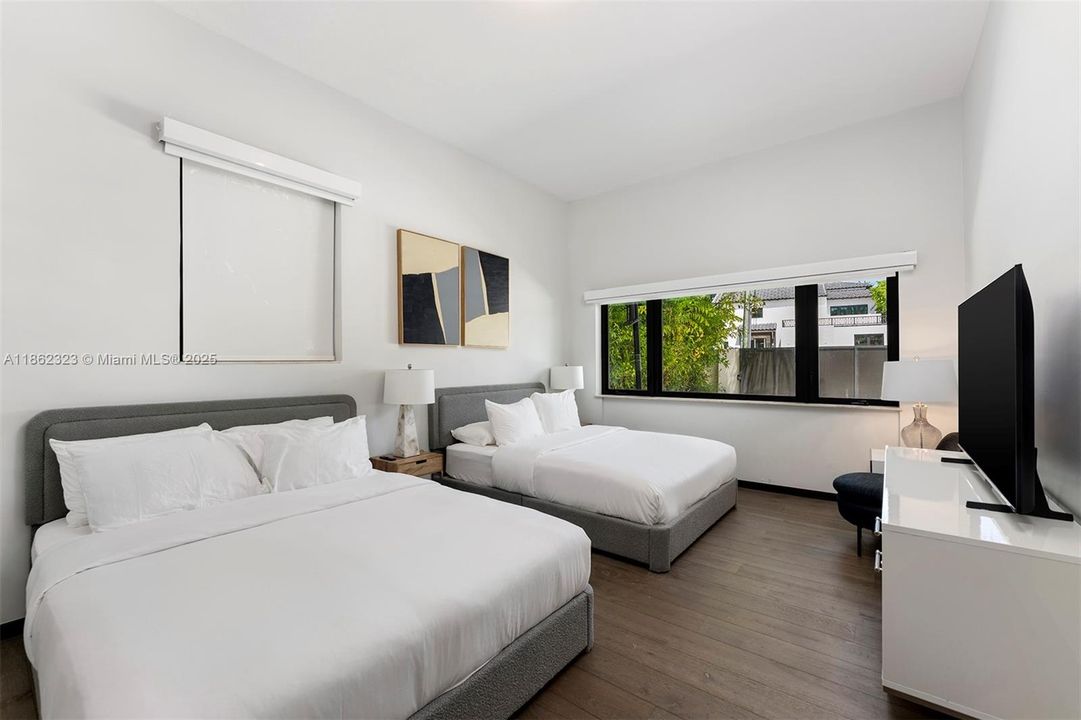 В аренду: $55,000 (8 спален, 8 ванн, 6459 Квадратных фут)