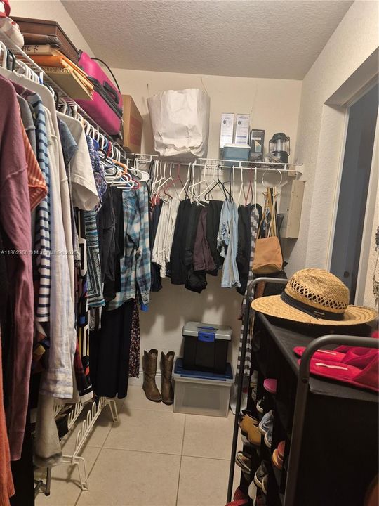 На продажу: $799,900 (4 спален, 2 ванн, 0 Квадратных фут)