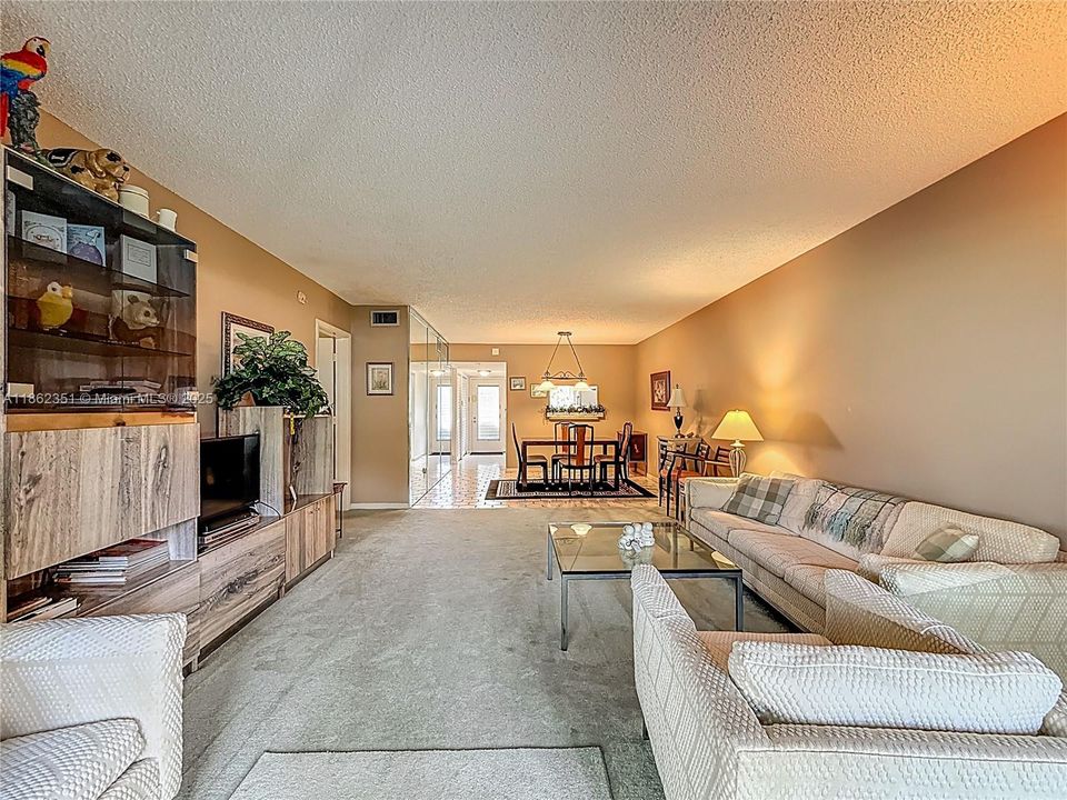 最近租的: $1,200 (2 贝兹, 2 浴室, 1070 平方英尺)