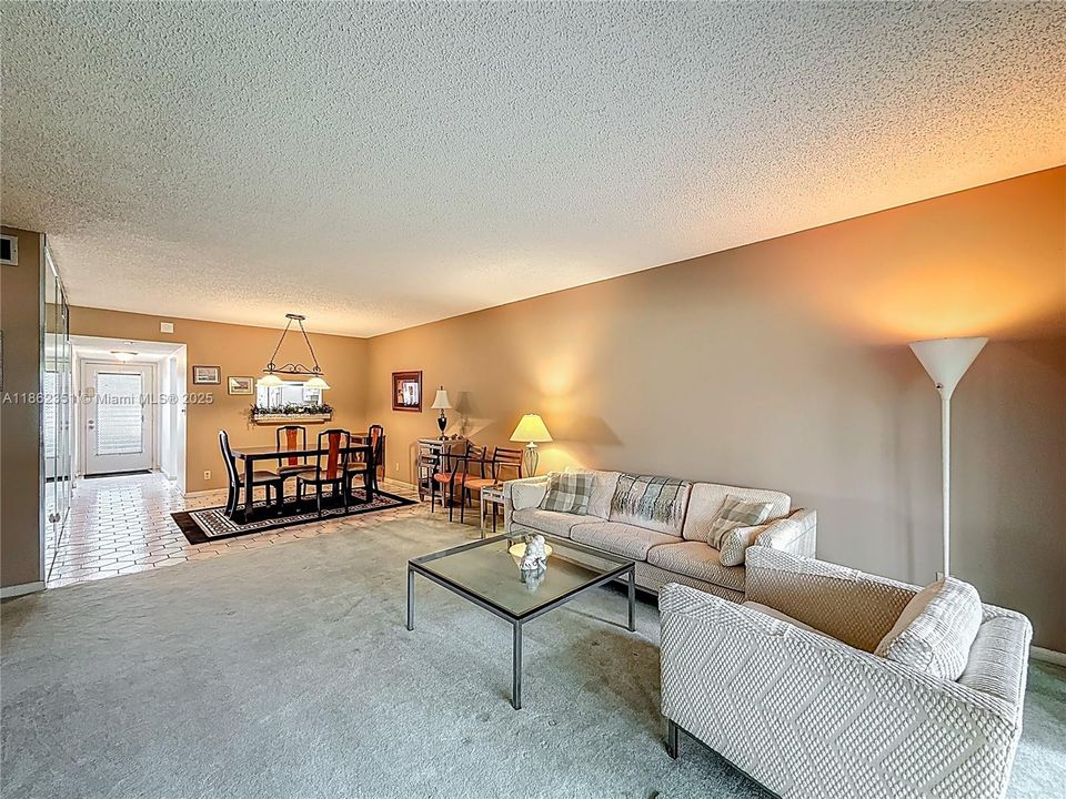 最近租的: $1,200 (2 贝兹, 2 浴室, 1070 平方英尺)