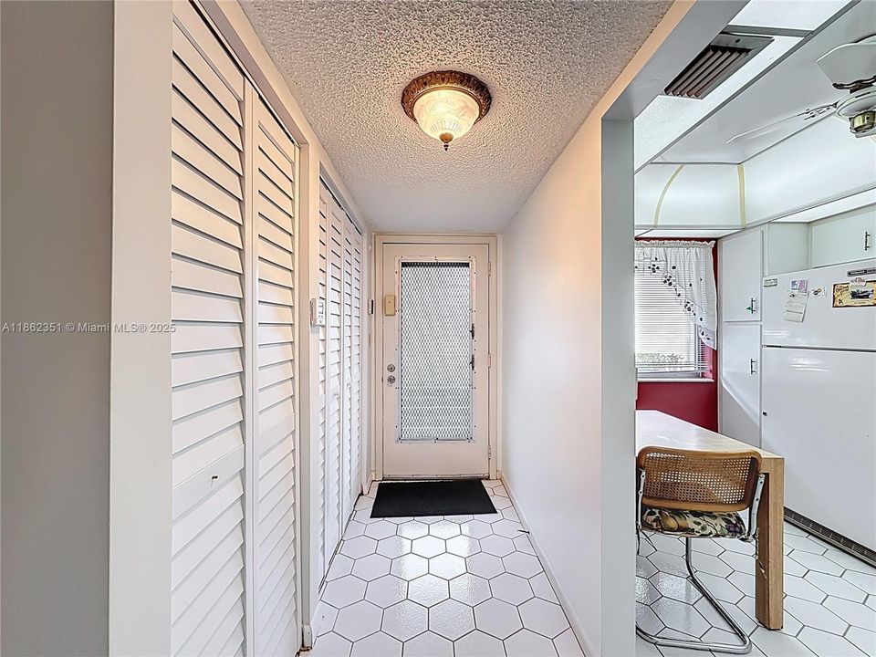 最近租的: $1,200 (2 贝兹, 2 浴室, 1070 平方英尺)