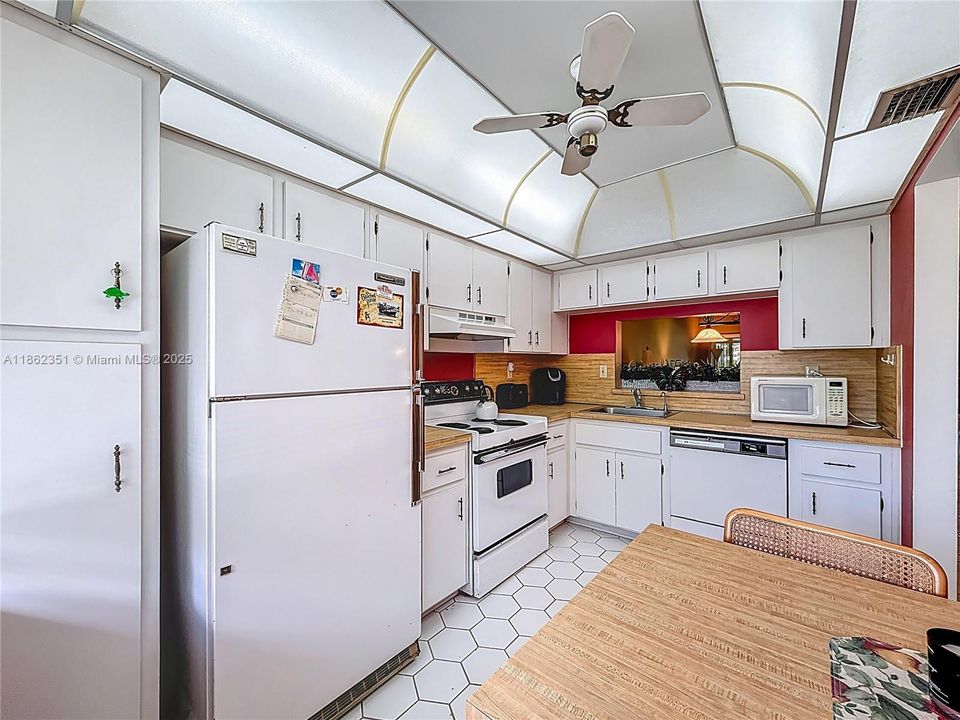 最近租的: $1,200 (2 贝兹, 2 浴室, 1070 平方英尺)