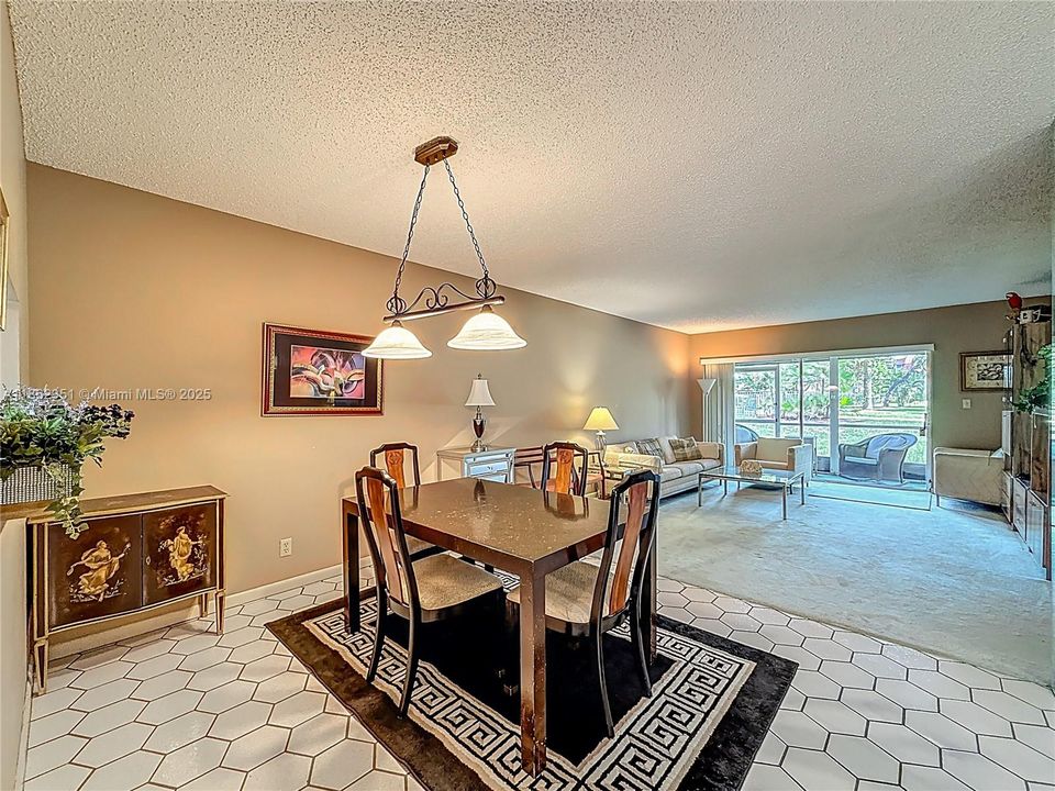 最近租的: $1,200 (2 贝兹, 2 浴室, 1070 平方英尺)