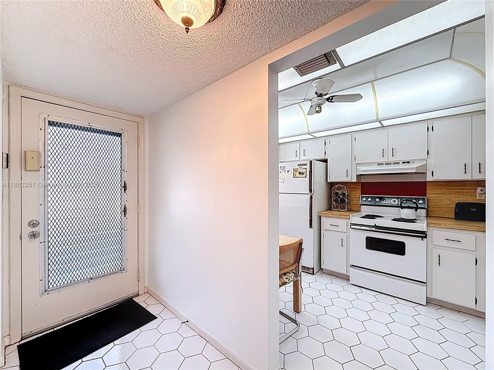 最近租的: $1,200 (2 贝兹, 2 浴室, 1070 平方英尺)