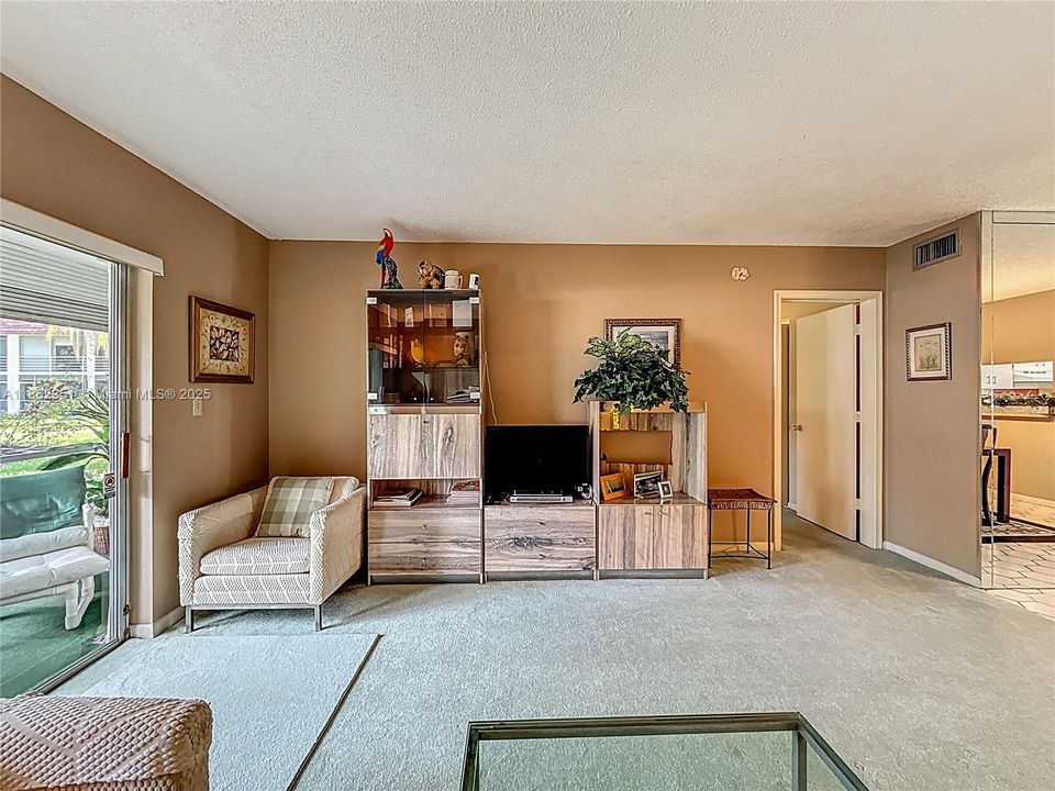 最近租的: $1,200 (2 贝兹, 2 浴室, 1070 平方英尺)