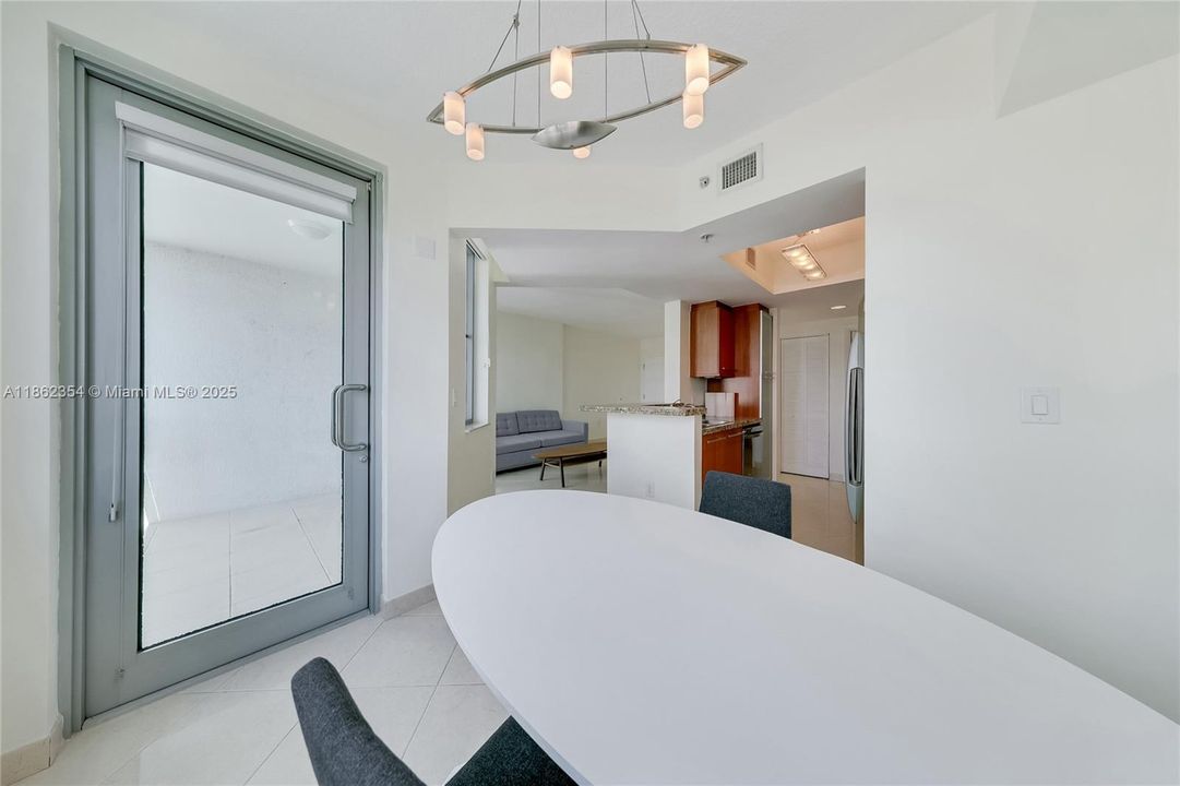 For Sale: $715,000 (1 beds, 1 baths, 826 Square Feet)