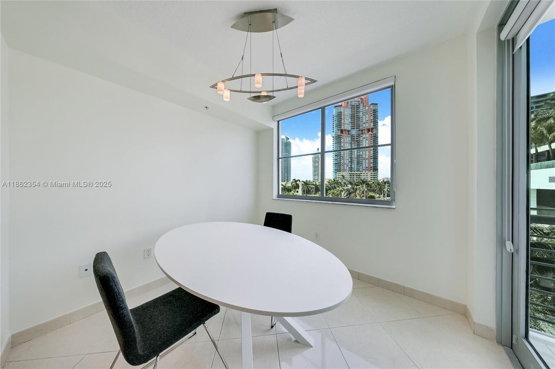 For Sale: $715,000 (1 beds, 1 baths, 826 Square Feet)