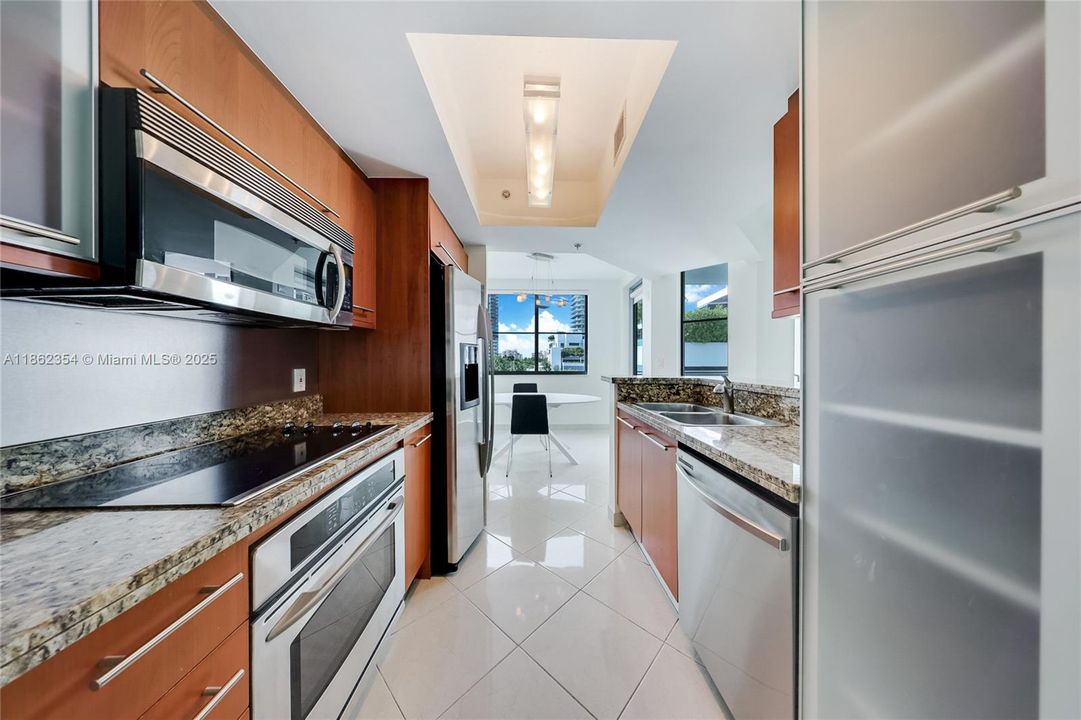For Sale: $715,000 (1 beds, 1 baths, 826 Square Feet)