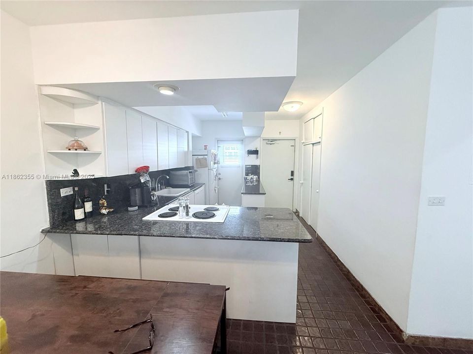 For Sale: $369,900 (2 beds, 2 baths, 748 Square Feet)