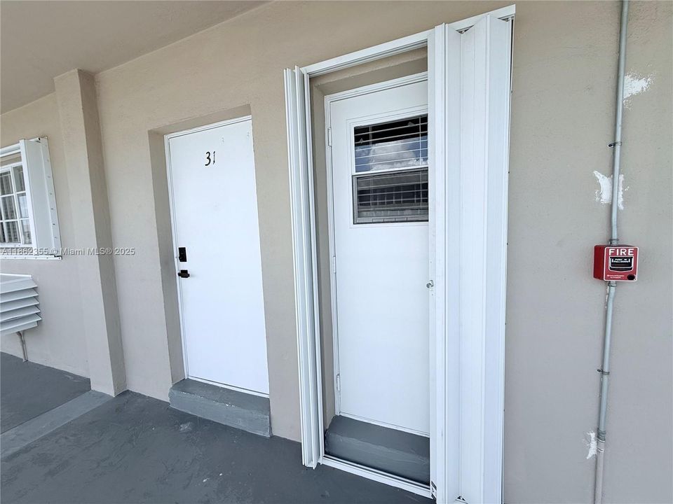 For Sale: $369,900 (2 beds, 2 baths, 748 Square Feet)