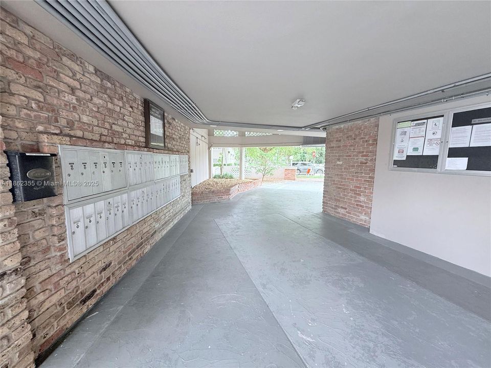 For Sale: $369,900 (2 beds, 2 baths, 748 Square Feet)