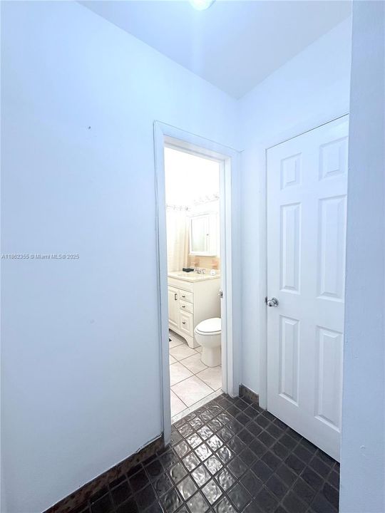 For Sale: $369,900 (2 beds, 2 baths, 748 Square Feet)