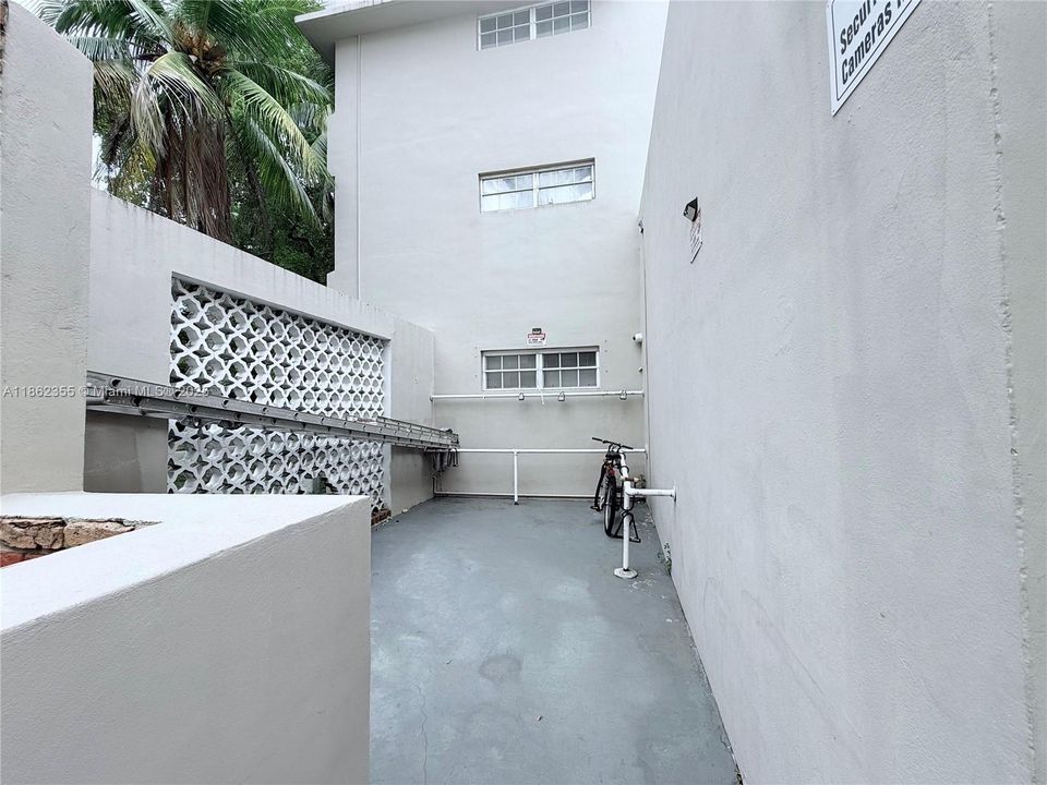 For Sale: $369,900 (2 beds, 2 baths, 748 Square Feet)