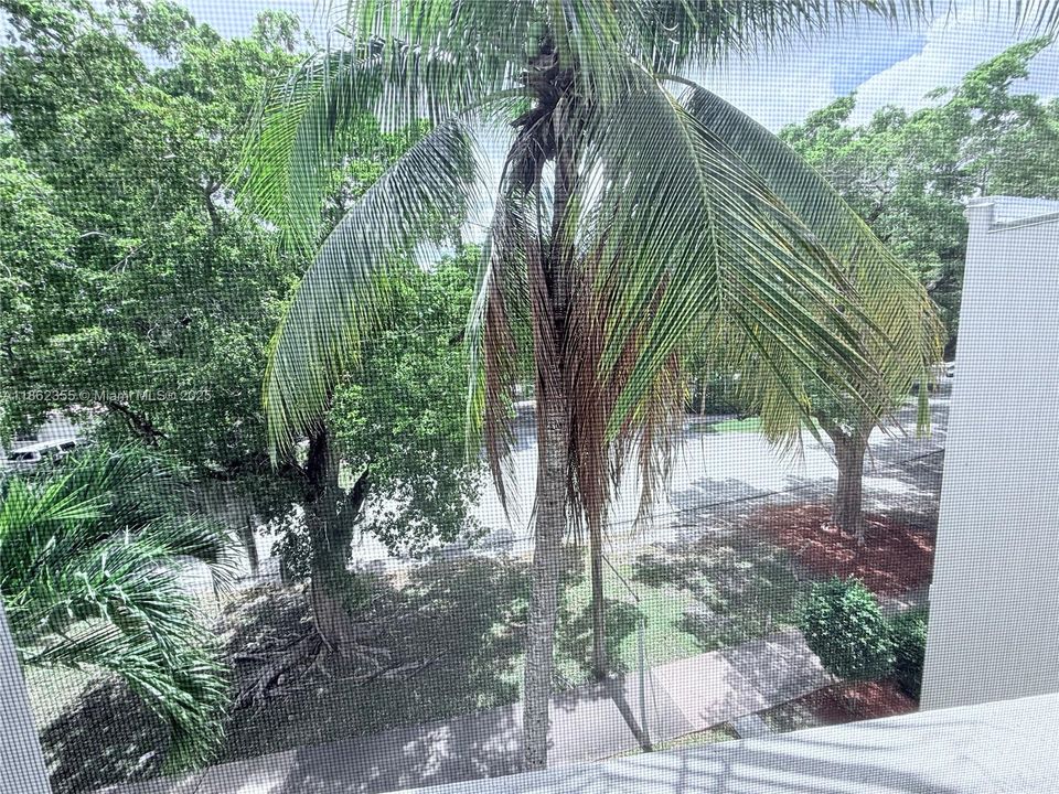 For Sale: $369,900 (2 beds, 2 baths, 748 Square Feet)