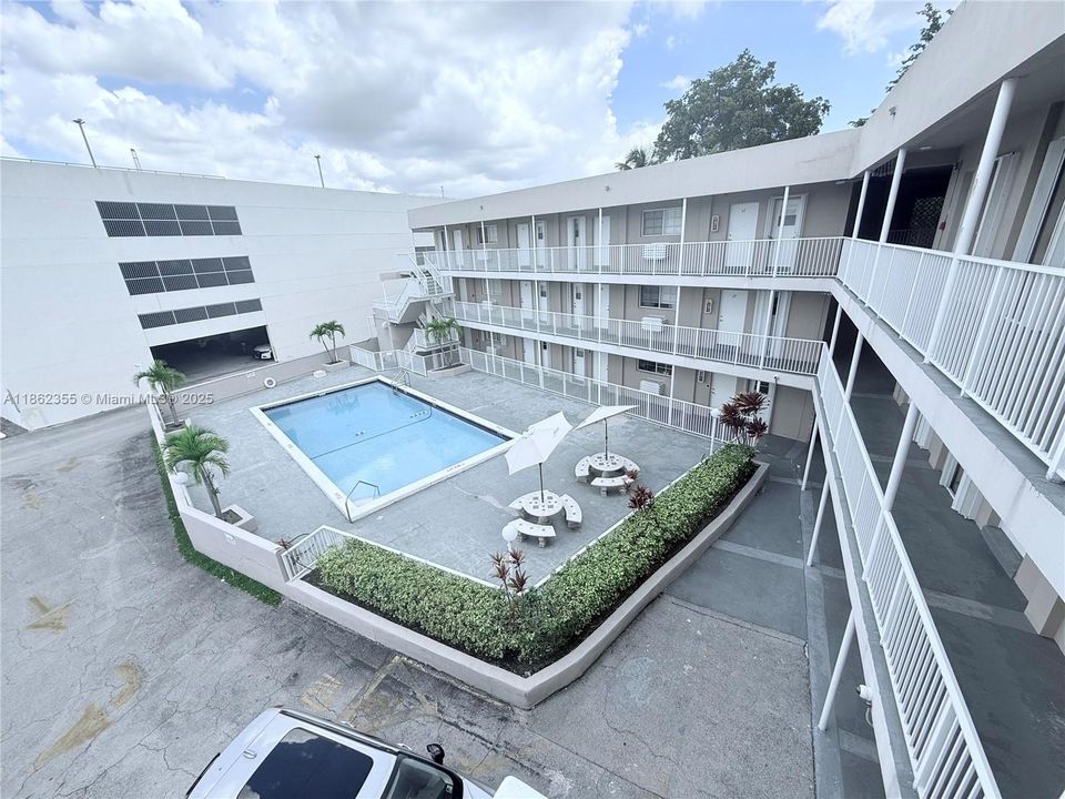 For Sale: $369,900 (2 beds, 2 baths, 748 Square Feet)