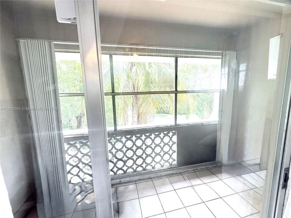 For Sale: $369,900 (2 beds, 2 baths, 748 Square Feet)