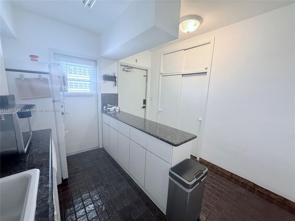 For Sale: $369,900 (2 beds, 2 baths, 748 Square Feet)