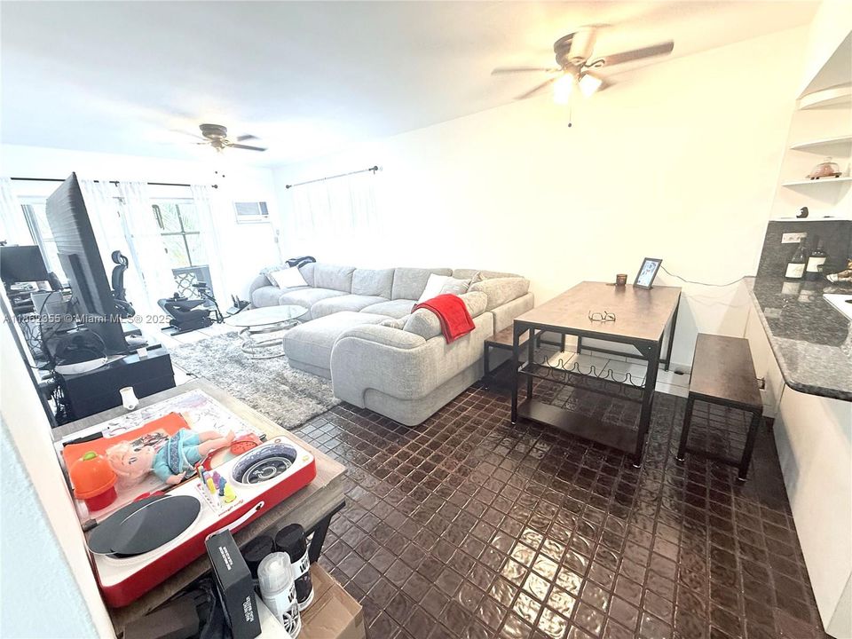 For Sale: $369,900 (2 beds, 2 baths, 748 Square Feet)