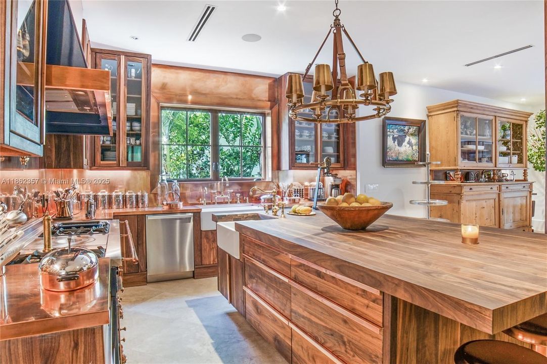 For Sale: $12,900,000 (6 beds, 6 baths, 5960 Square Feet)