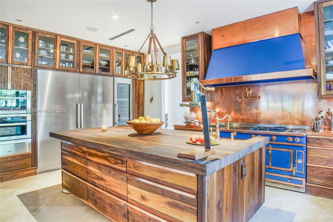 For Sale: $12,900,000 (6 beds, 6 baths, 5960 Square Feet)