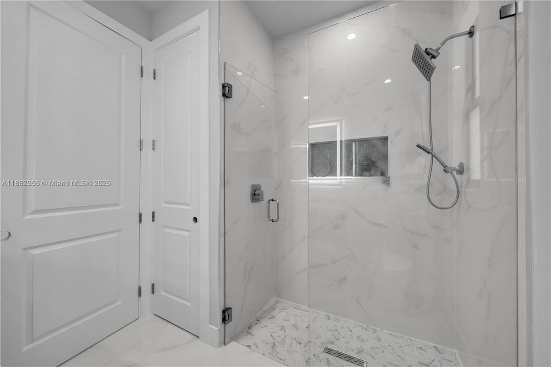 Recently Rented: $4,500 (3 beds, 3 baths, 1993 Square Feet)