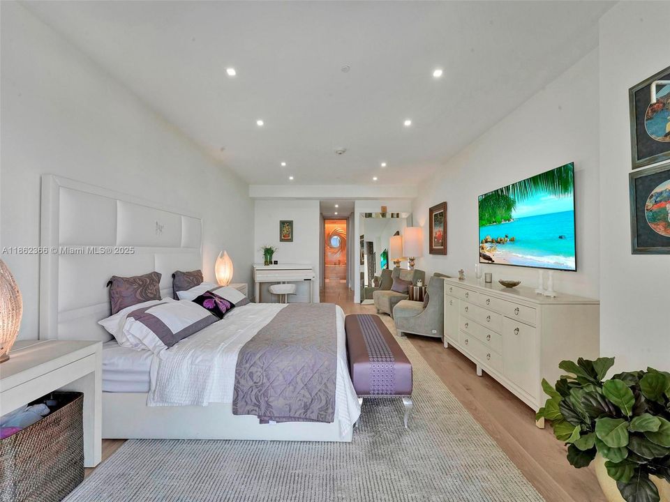For Sale: $4,490,000 (2 beds, 3 baths, 1725 Square Feet)