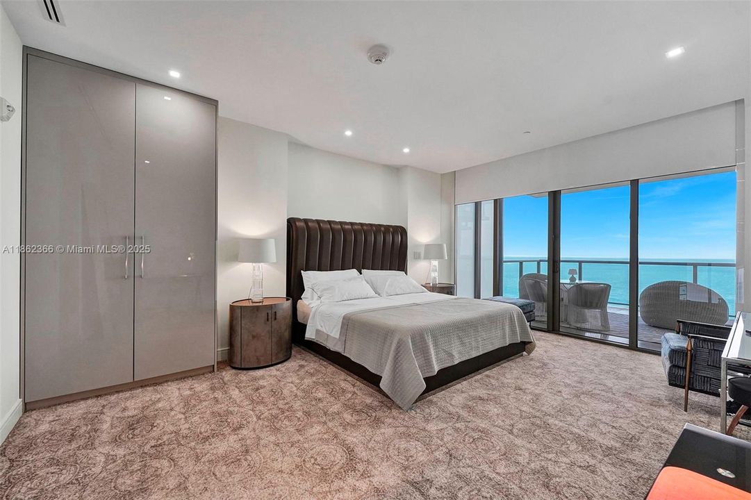 For Sale: $4,490,000 (2 beds, 3 baths, 1725 Square Feet)