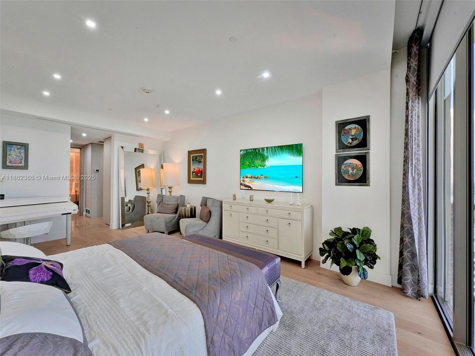 For Sale: $4,490,000 (2 beds, 3 baths, 1725 Square Feet)