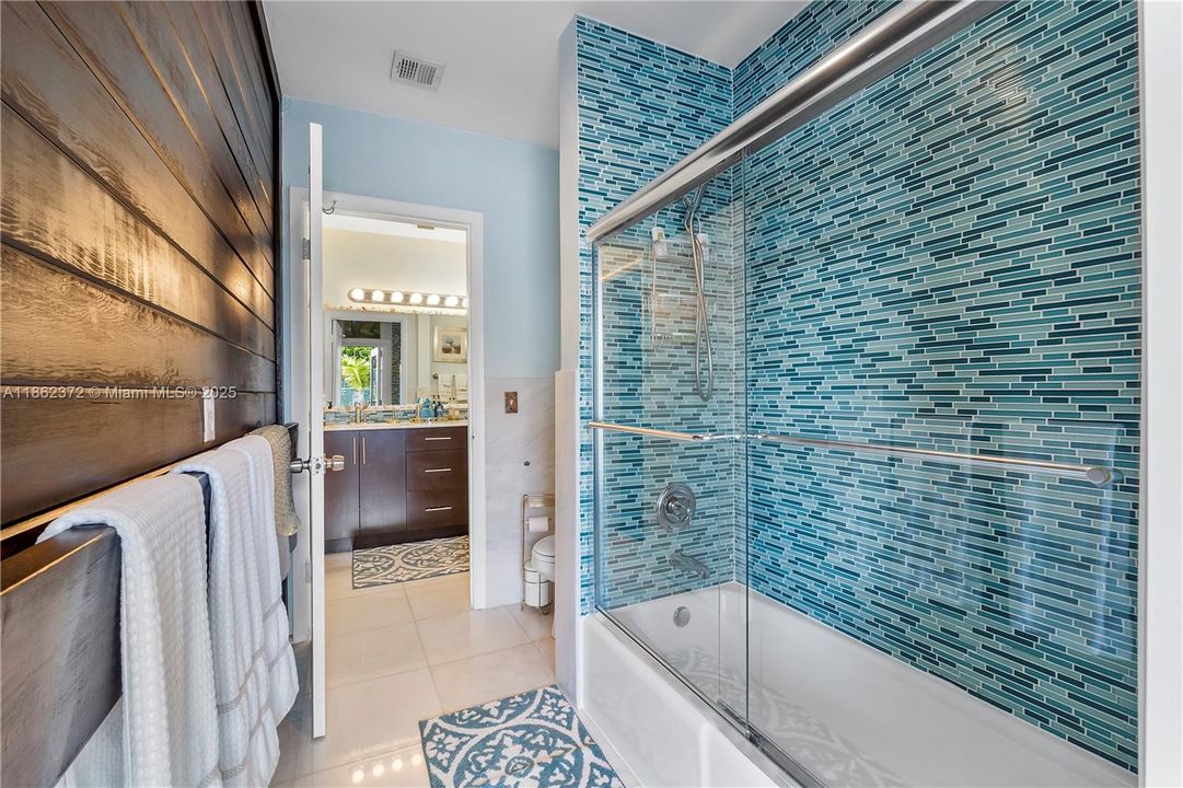 For Sale: $2,500,000 (5 beds, 3 baths, 3582 Square Feet)