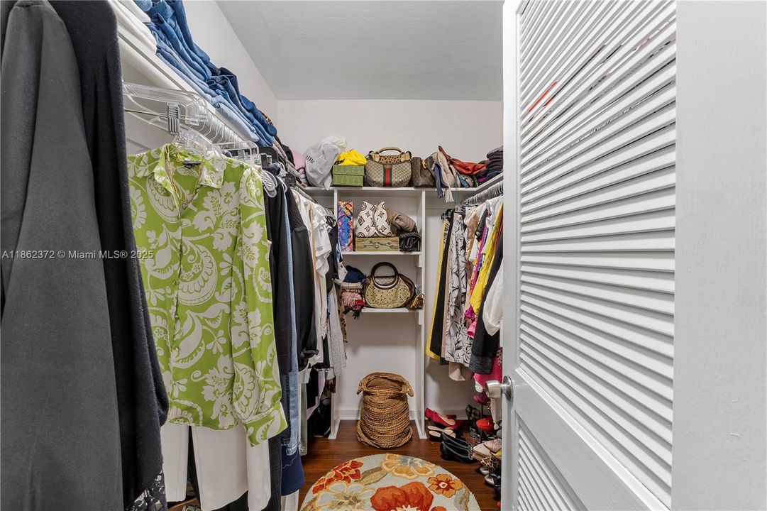 For Sale: $2,500,000 (5 beds, 3 baths, 3582 Square Feet)